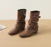 Botas Western Curtas Retrô para Mulheres, com Fivelas Duplas, Plissadas, Empilhadas, de Cano Médio, Aumento Interno de Altura de 5cm, Bico Quadrado com Fivela, Versáteis e Emagrecedoras