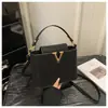 2026 Moda Tendência Casual Estiloso Personalizado Texturizado Feminino Simples Design de Letra Nova Bolsa Quadrada Pequena de Ombro Cruzado