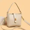 Elegante bolsa de ombro vintage para mulheres, nova bolsa transversal versátil da moda outono e inverno 2026, bolsa de mão tipo saco da moda