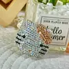 Gato Hello Kitty Incrustado de Diamantes Decoración de Ropa Hecha a Mano Llavero Accesorio para Bolsos Adorno Creativo para Niños de Tres Años