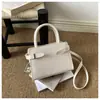 Tendência de moda primavera 2026 novo modelo: Bolsa feminina simples e elegante para o dia a dia com decoração de cinto, tendência ombro, crossbody e bolsa de mão