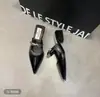Mules Femininas de Metal Estilo Francês, Bico Fino e Salto Bloco, Verão 2026, Slip-Ons Elegantes de Salto Alto para Uso Externo