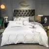 Juego de Cuatro Piezas de Algodón Lavado con Bordado de Letras Simples para Ropa de Cama del Hogar Sábanas Fundas Nórdicas Ropa de Cama Estilo Hotel de Lujo Ligero Se Puede Enviar Directamente