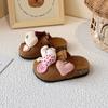 Roupa Exterior Casual Infantil 2025 Sapatos Simples Baotou Burken Meias Chinelas Primavera e Outono Meninas Desenho Animado Fofo Sapatos Preguiçosos Modernos
