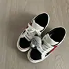 Sapatos Femininos 2026 Outono Novo Comércio Exterior Retrô Sapatos de Lona com Solado Grosso Tênis Versátil Tênis de Skate Tênis de Treino Alemão