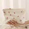 Nueva Bolsa Cosmética de Cereza Linda de Mano para Mujer Moda Otoño e Invierno 2025 Bolsa Cuadrada Pequeña Bolsa de Almacenamiento Portátil Simple Estuche para Lápices