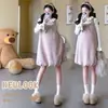 Vestido de Maternidad de Lana Bordado Dulce con Lunares Estilo Niu Otoño/Invierno 2026 + Conjunto de Maternidad con Top de Pétalos