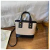 Bolso de Cubo Retro de Nicho para Mano para Mujer Otoño/Invierno 2025 Nuevo Bolso Cruzado con Bordado de Hilo Acolchado de Diamantes Bolso de Hombro Único para el Trabajo y el Trayecto