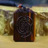 Colgante Adorno de Madera de Melocotonero Rayado por el Rayo, Placa de Madera de Lagerstroemia, Amuleto de Paz Luz Dorada, Pieza de Mano de Joyería Finamente Tallada por Ambos Lados