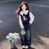 Conjunto de Tres Piezas en Capas Casual de Primavera y Otoño para Niños Medianos y Grandes Estilo Escolar Jeans Camisa con Cuello de Muñeca Chaleco Lindo para Niñas