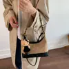 Bolsa Vintage de Camurça de Nicho para Mulheres 2026 Novo Estilo Acolchoada Versátil Bolsa Tote Color Blocking da Moda Bolsa de Ombro/Axila