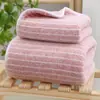 Toallas y Toallas de Baño de Terciopelo Coral Oscuro y Claro con Rayas Anchas Secan el Agua y el Cabello Etiquetado Transfronterizo Regalo Celebridad de Internet