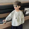 2033 Camiseta Listrada de Manga Longa para Meninos Primavera e Outono 2026 Novo Estilo Versão Coreana Infantil Camada de Base Bonita para Bebês Meninos t