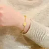 Pulsera con Colgante Redondo de Flor de Cuatro Pétalos con Pedrería Dorada, Best-Seller Transfronterizo para Mujer, Lujo Ligero, Versátil, Joyería de Moda Clásica