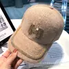 Boné de Pelúcia com Strass Letra D Feminino Quente Versátil Elegante Boné Elegante Coreano Outono e Inverno Boné de Beisebol de Veludo