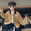 Ropa para niños, ropa de abrigo para niños, colección primavera/otoño, nuevo estilo 2026, chaqueta retro americana, top estampado color-block para niños, moderno
