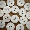 18L Hebei Duplo Branco Esculpido 2 Furos Concha Genuína Botão para Camisa Tricô Cardigã Saia Estrela em Forma de Flor