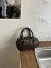 Bolsa de Mão Boston com Textura Tecida de Nicho Transfronteiriça Bolsa Feminina Nova Estilosa Retrô Bolsa de Boliche Bolsa de Ombro Único Transversal