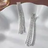 Pendientes de Cadena con Borla y Diamantes Completos con Garras, Moda Europea y Americana Exagerados Pendientes de Borla con Pedrería, Accesorios Únicos para Orejas