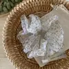 Elástico de Cabelo Scrunchie Floral com Strass de Alta Qualidade Estilo Coreano, Suave e Fofo, Prendedor de Rabo de Cavalo/Coque tipo Gaze para Mulheres