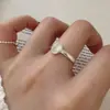Anillo Oval Geométrico de Plata de Ley S925 con Calcedonia Blanca Natural, Suave y Versátil, Simple y Elegante, Anillo de Dedo Índice de Nicho para Mujer
