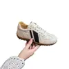 Nuevos zapatos de entrenamiento alemanes de 4 cm de alto para mujer, otoño 2026, versátiles, piel genuina, suela suave, transpirables, deportivos, casuales, zapatos de Forrest Gump