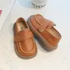 Zapatos casuales de cuero estilo coreano para niños con suelas suaves, zapatos para caminar para niños pequeños, nuevos modelos primavera y otoño 2026, mocasines para niños