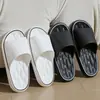 Chinelos de EVA com toque macio para homens e mulheres, populares para casa e banheiro no verão, antiderrapantes, chinelos de casal
