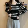 Blusa de tricô listrada quadrada de manga comprida estilosa para mulheres, novo modelo 2026, color-blocking, esconde a barriga, modeladora, ombro normal A13369