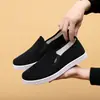 Zapatos casuales de moda versátiles de pana antideslizantes resistentes al desgaste, transpirables para primavera y verano, estilo clásico de Pekín antiguo, para hombres de mediana edad y mayores