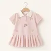 Vestido Plisado con Cuello Polo de Manga Corta tipo Algodón Vestido de Bebé Princesa Bordado de Dibujos Animados Vestido de Verano para Niñas Vacaciones
