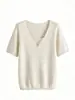 2026 Verão Simples e Único Estilo Casual Blusa Minimalista Única Gola V Tricô Vazado Manga Curta Camiseta para Mulheres