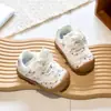 Primeiros sapatos de caminhada para bebê menina, sapatos de couro para meninas, novos sapatos de princesa com laço de renda outono 2026, sapatilhas de boneca, sapatos infantis