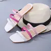 Comercio exterior talla grande combinación de colores prenda exterior 2024 verano europeo y americano punta cuadrada tejido plano hueco zapatillas sandalias de playa para mujer