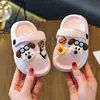 Pantuflas de EVA con tacto suave para mujer, sandalias de verano de dibujos animados lindas antideslizantes para interior, baño, con suela gruesa, sandalias para bebé