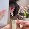 Pendientes de esmalte de goteo lujosos y sofisticados con flores tachonadas de diamantes, diseño único, modernos y versátiles, pendientes suaves y elegantes