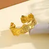 Pulseira de esmalte floral oca de borda larga dourada estilo europeu e americano, bracelete decorativo vintage de alta qualidade, joias banhadas a ouro