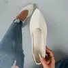Europeu e Americano Transfronteiriço 4335 Em Estoque Fornecimento Especial Sapatos de Solado Macio Bico Fino Elástico Corte Baixo Fundo Plano Transfronteiriço Tamanho Grande Fly Atacado Tamanho Grande