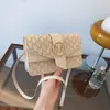 Bolso de Axila Transfronterizo para Mujer 2026 Nuevo Estilo Coreano Nicho Simple Bolso Cuadrado Pequeño con Estampado de Letras y Bolso de Hombro Texturizado