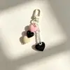 Nuevo colgante de llavero de coche con forma de corazón, accesorios lindos de cuentas de corazón de colores, funda de auriculares y decoración de bolso fresca y elegante