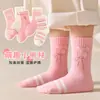 [Nuevo Producto] Calcetines para Niñas Calcetines de Otoño e Invierno para Niñas Calcetines de Media Pantorrilla Dibujos Animados Letras Versátiles Calcetines Arcoíris para Estudiantes Niñas