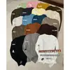 Yuanxi-2026 Otoño Moda Minimalista Elegante Costura Trasera Etiqueta en el Puño Cuello Redondo Manga Larga Camiseta Mujer 266209-5