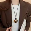 Bolso Pequeño Collar de Cordón de Cuero Sintético Estilo Retro de Hong Kong, Cadena de Suéter Versátil de Media Luna a la Moda, Accesorio de Moda Callejera de Gama Alta para Mujeres