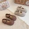 Sandálias Infantis 2026 Novos Calçados de Verão para Crianças Sapatos de Princesa para Meninas Primavera/Verão Pequenos Sapatos de Couro para Meninas Sapatos Individuais Vazados
