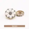 Casaco Pequeno Estilo Chanel com Gotejamento de Óleo Floral em Metal, Trench Coat, Botões para Roupas de Lã com Acabamento de Luxo