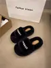 Pantuflas peludas para mujer para usar en exteriores, pantuflas de algodón perlado de estilo hada moderno, nuevo diseño de felpa con suela gruesa para otoño e invierno 2026