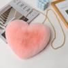 Nova bolsa de coração de pêssego 2023 imitação de pelo de coelho fofa moda bolsa de amor bolsa de mão feminina Bolsa de Pelúcia em formato de coração feminina