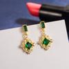 Pendientes de temperamento esmeralda japoneses y coreanos pendientes de esmeralda cuadrados femeninos pendientes de celebridad de esmeralda con diamantes WeChat joyería