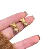 TikTok Explosiones Aguja de Plata S925 Chapado en Cobre Oro Real Estilo Portuario Retro Oro Cruz X Perla Pendientes Simples de Lujo Ligero