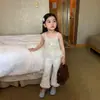 Conjunto de Tres Piezas Estilo Coreano para Niñas 2026 Otoño Nueva Llegada Elegante Camisola de Bebé Cárdigan de Malla Ropa Exterior Pantalones Casuales para Bebé